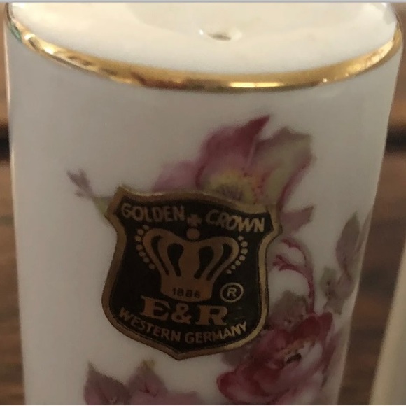 HUGE SALE! VINTAGE GOLDEN CROWN E&R W. GERMANY PORCELAIN SALT/PEPPER SHAKERS - Picture 4 of 6